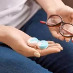 Pros and Cons of Eyeglasses vs. Contact Lenses
